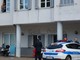 Ceriale, uomo minaccia di buttarsi dalla finestra del comando della polizia locale (FOTO)