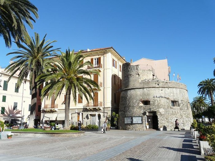 Anna Maria Barbera, in arte “Sconsolata” sbarca a Ceriale per la rassegna “Un pontile di risate