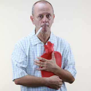 Albenga, si ride al Teatro Ambra con Carlo Denei in "Se c'è pubblico guarisco"