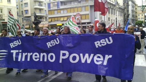 Tirreno Power: terminato il corteo in prefettura, arrivano le solite promesse