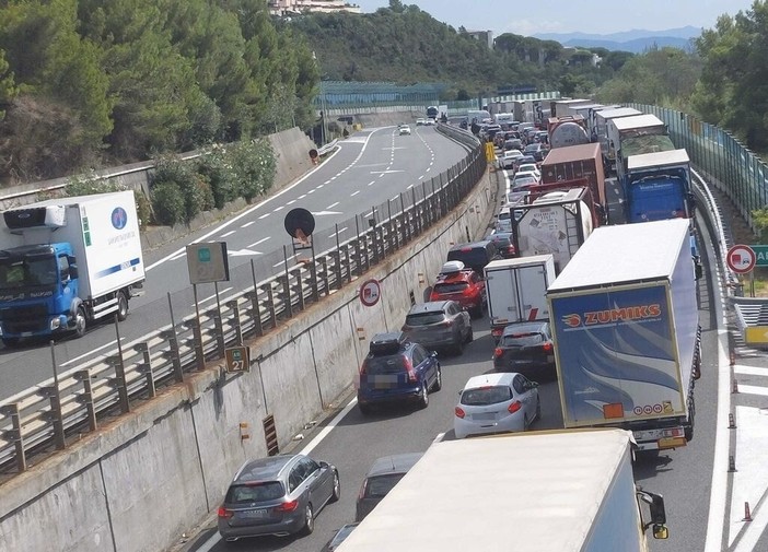 Controesodo del 2 Giugno, traffico a rilento sulla A10: code tra Albenga e Spotorno Controesodo del 2 Giugno, traffico a rilento sulla A10: code tra Albenga e Spotorno