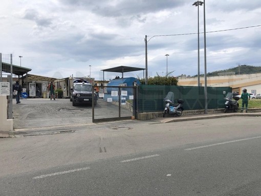 Controlli nelle aziende che hanno lavorato al ponte 'Morandi': questa mattina carabinieri e Finanza alla Docks, tutto in regola Controlli nelle aziende che hanno lavorato al ponte 'Morandi': questa mattina carabinieri e Finanza alla Docks, tutto in regola