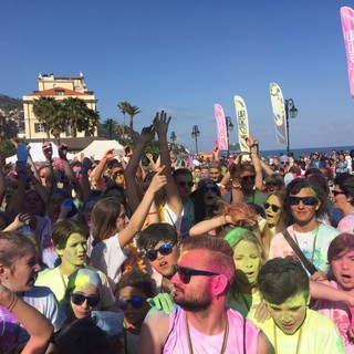 Alassio: successo per la "Color Vibe 5k Run", non senza qualche polemica