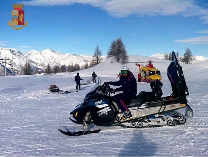 La Polizia di Stato soccorre un 63enne sulle piste da sci di Champoluc La Polizia di Stato soccorre un 63enne sulle piste da sci di Champoluc