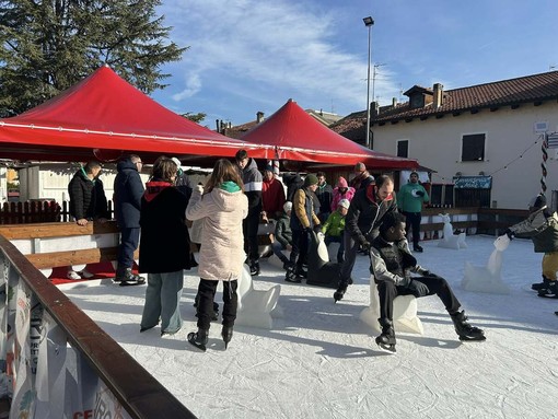 A Carcare inclusione e solidarietà sulla pista di pattinaggio sul ghiaccio  della Cittadella di Natale