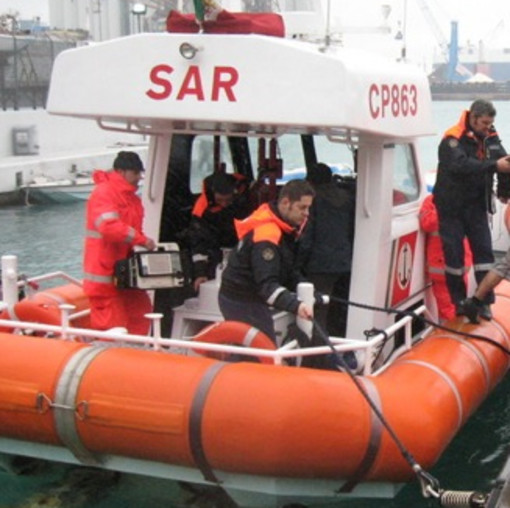 Pescatore dilettante scomparso in mare tra Finale Ligure e Alassio: proseguono le ricerche