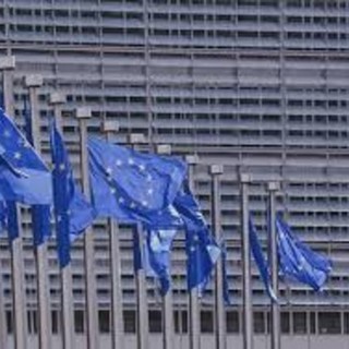 Eurobarometro: i cittadini dell'UE sostengono con decisione la cooperazione con i paesi partner e con i giovani per ridurre la povertà