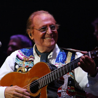 Renzo Arbore e l’Orchestra Italiana in concerto a Ceriale