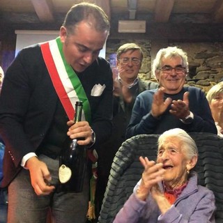 Calizzano, 'nonna' Celestina Olivero spegne 100 candeline