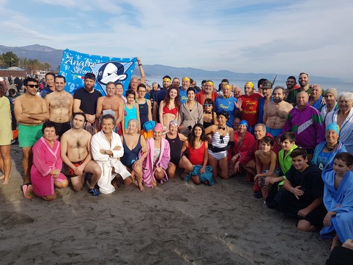 Albenga, oltre 160 coraggiosi per l'11^ edizione del cimento invernale: presente anche il sindaco Cangiano (FOTO e VIDEO) Albenga, oltre 160 coraggiosi per l'11^ edizione del cimento invernale: presente anche il sindaco Cangiano (FOTO e VIDEO)
