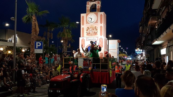 A Loano torna la sfilata dei carri del Carnevalöa Summer Edition