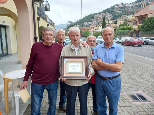 Tovo in festa per Carletto Fantoni, decano della politica cittadina (FOTO) Tovo in festa per Carletto Fantoni, decano della politica cittadina (FOTO)