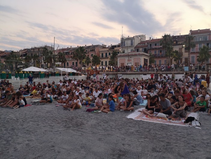 Loano, il "Cinema in spiaggia" ai Bagni Lampara si chiude con "Megamind" Loano, il "Cinema in spiaggia" ai Bagni Lampara si chiude con "Megamind"