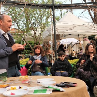Celle Ligure: chiude oggi Sogni d'Orto e Fiori in tavola. Successo per la lezione sui fiori eduli del giornalista Claudio Porchia