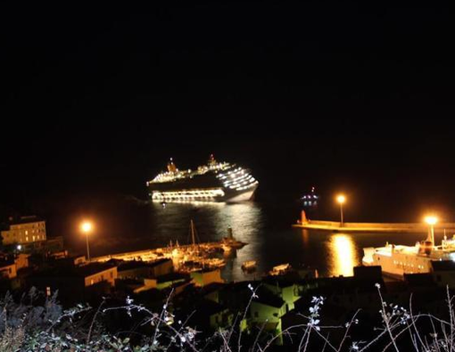 Costa Concordia, sei italiani tra i 29 dispersi (Reuters)