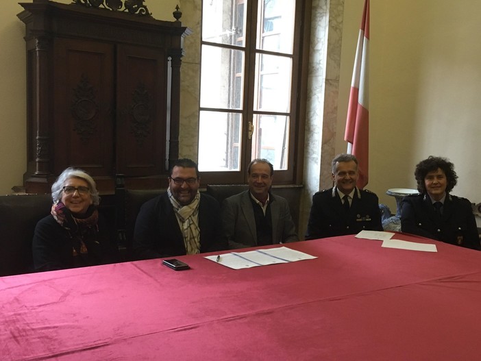 Savona, collaborazione tra cittadini e polizia locale per il “Controllo di vicinato” Savona, collaborazione tra cittadini e polizia locale per il “Controllo di vicinato”