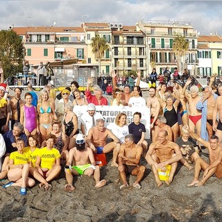 Loano, ai Bagni Solemare e Medusa la 33° edizione del Cimento Invernale di Nuoto