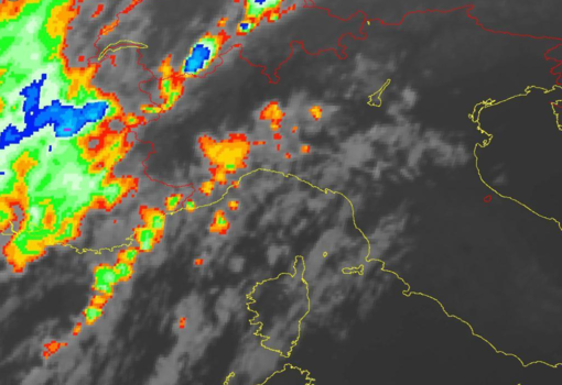 Nell'immagine lo scatto dall'infrarosso sul Nord Italia alle ore 7.15. Nell'immagine lo scatto dall'infrarosso sul Nord Italia alle ore 7.15.