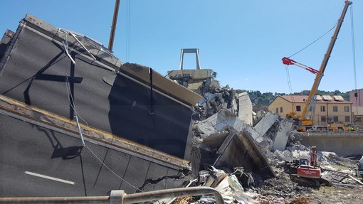 Crollo del ponte Morandi: salgono a 41 le vittime, trovata l'auto della famiglia Cecala