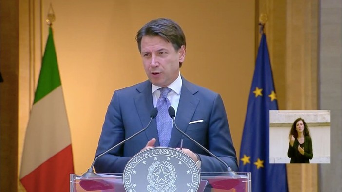 Coronavirus, recovery fund da 172 miliardi per l'Italia, Conte elenca le riforme necessarie: "Fondi non siano un tesoretto" (VIDEO) Coronavirus, recovery fund da 172 miliardi per l'Italia, Conte elenca le riforme necessarie: "Fondi non siano un tesoretto" (VIDEO)