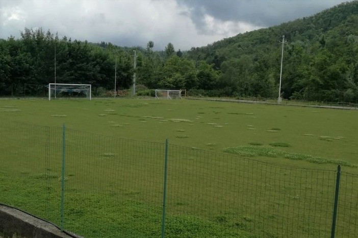 Pallare, manutenzione del campo 'Ravera'. Il sindaco Delfino replica a Prestipino: "Attacco strumentale" Pallare, manutenzione del campo 'Ravera'. Il sindaco Delfino replica a Prestipino: "Attacco strumentale"