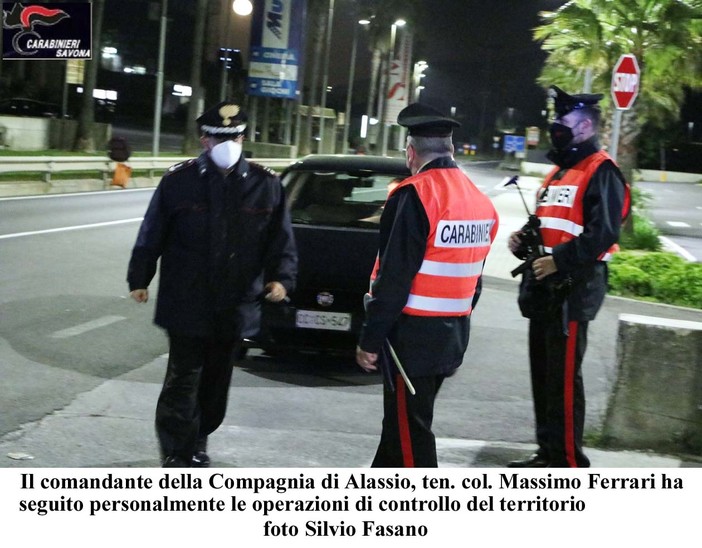 Alassio, in auto con mazze da baseball e coltello: denunciati