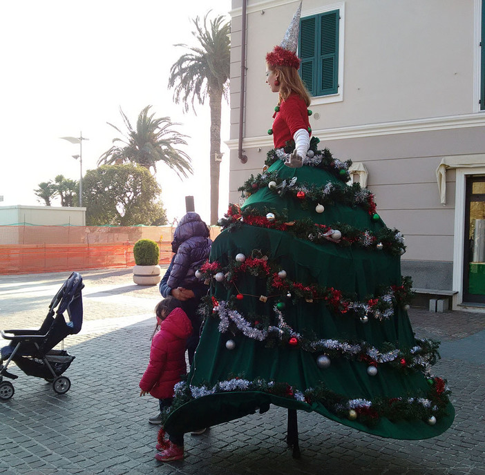 A Ceriale trionfano gli artisti di strada (FOTO) A Ceriale trionfano gli artisti di strada (FOTO)