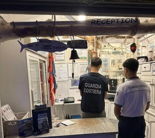 Alassio, controlli della Guardia Costiera al porto: sequestrati 60 chili di pesce senza tracciabilità