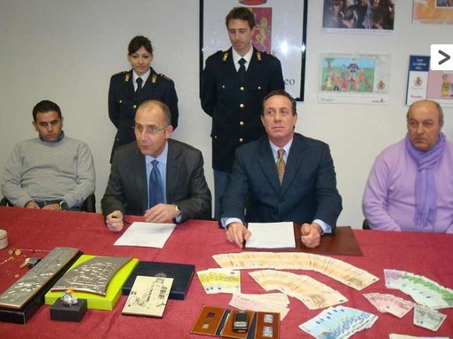 Chiede 12.500 euro ad un amico e lui ne rivuole 96.000: agente di commercio arrestato a Cuneo Chiede 12.500 euro ad un amico e lui ne rivuole 96.000: agente di commercio arrestato a Cuneo