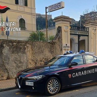 Rave party nei boschi di Orco Feglino, fugge all’alt e sperona un’auto dei Carabinieri: arrestato un 28enne
