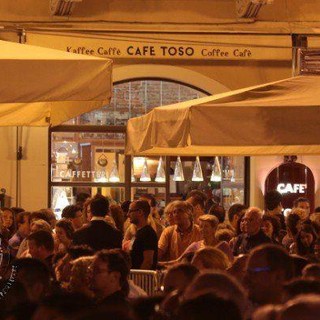 Buon compleanno, CafèToso! Lo storico bar in centro a Pietra Ligure festeggia quindici anni