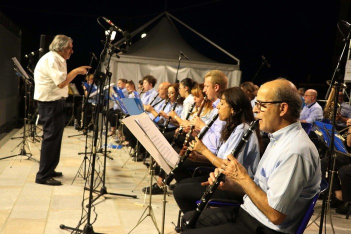 Alassio Piazza Partigiani il concerto del Complesso Bandistico “Città di Alassio” Alassio Piazza Partigiani il concerto del Complesso Bandistico “Città di Alassio”
