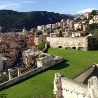 Finale Ligure, alla fortezza di Castelfranco in scena "L'avaro" di Moliére