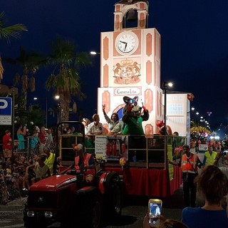 A Loano torna la sfilata dei carri del Carnevalöa Summer Edition A Loano torna la sfilata dei carri del Carnevalöa Summer Edition