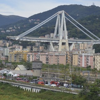 Loano, un minuto di silenzio per le vittime del ponte Morandi