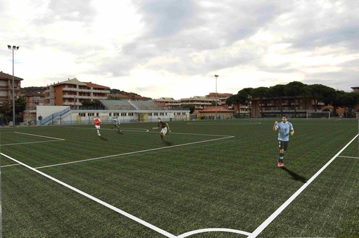 Andora: nuovo bando per il campo in erba sintetica