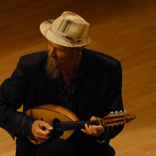 Il mandolinista Carlo Aonzo chiude la rassegna "Labirinti sonori" di Calice Ligure