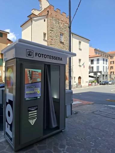 Cairo, arriva una cabina automatica per fototessere in centro: servizio attivo h24 Cairo, arriva una cabina automatica per fototessere in centro: servizio attivo h24
