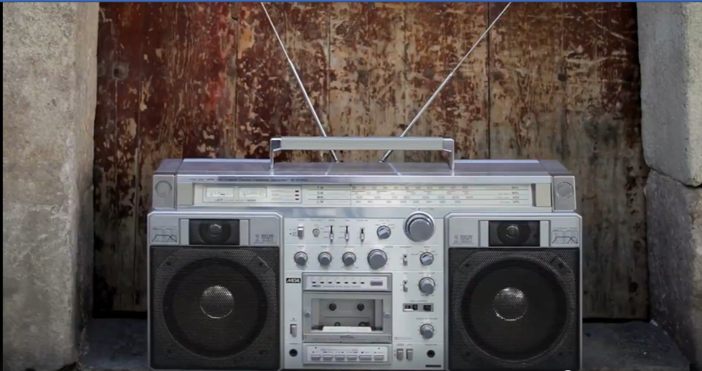 La radio come simbolo di unione di fronte all'emergenza Coronavirus: tutte le emittenti in contemporanea con 4 storici brani italiani La radio come simbolo di unione di fronte all'emergenza Coronavirus: tutte le emittenti in contemporanea con 4 storici brani italiani