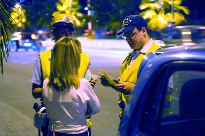 Albenga: proseguono i controlli della Polizia nell'ambito del Progetto Narciso Albenga: proseguono i controlli della Polizia nell'ambito del Progetto Narciso