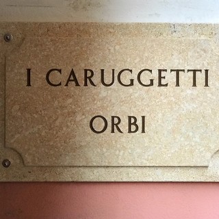 Loano, una nuova targa per identificare “I caruggetti orbi”