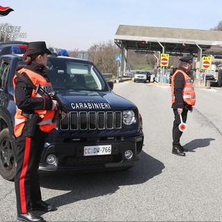 Ruba due birre da un bar, forza una cantina e urina in caserma: senegalese arrestato ad Altare