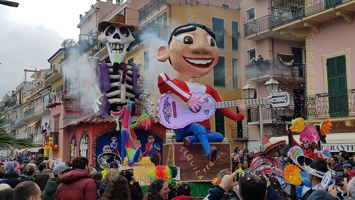 CarnevaLöa 2020, il carro “Coco” Matetti Burdeluzi dei Mazzocchi vince il Palio dei Borghi