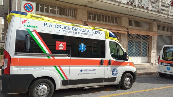Alassio, esce di strada con l'auto: paura per un anziano in regione Fenarina, ma non è grave Alassio, esce di strada con l'auto: paura per un anziano in regione Fenarina, ma non è grave