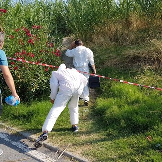 Cadavere trovato su una sponda del fiume Centa ad Albenga: disposta l'autopsia (FOTO e VIDEO)