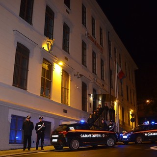 Anche l'Arma dei Carabinieri contro la violenza sulle donne: a Savona caserma illuminata di arancione