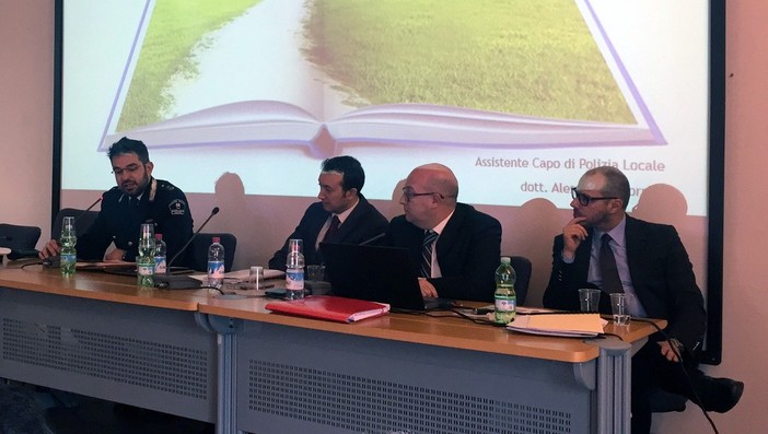Alassio, successo per il convegno "I reati contro l'ambiente" organizzato dalla Polizia Municipale