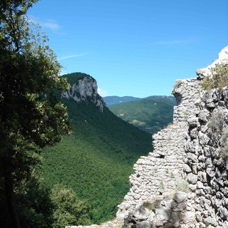 Finale Ligure, domenica escursione al "Villaggio delle Anime" e alle Rocca di Perti