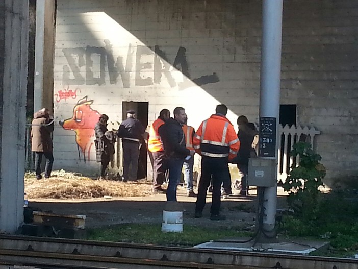 Cadavere vicino alla ferrovia di Finale Ligure: Massimiliano Cattoli morto per un probabile malore Cadavere vicino alla ferrovia di Finale Ligure: Massimiliano Cattoli morto per un probabile malore