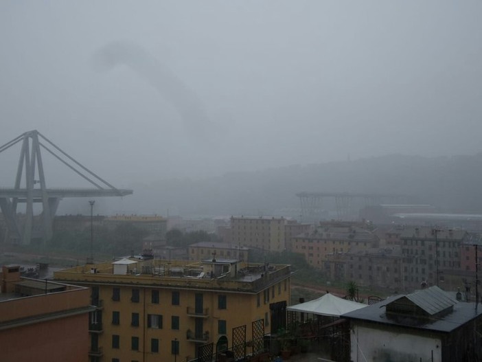 "Motorway bridge collapse in Italy": la sciagura fa il giro del mondo
